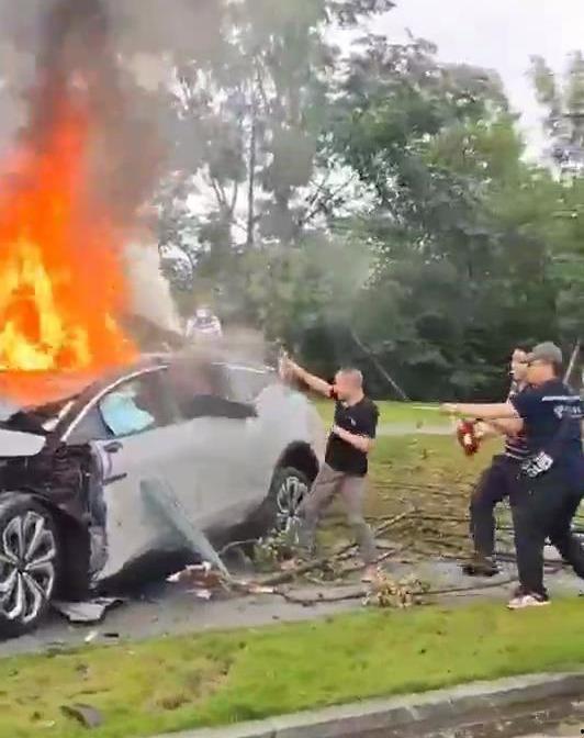 国产电车车祸起火视频大全,揭秘安全隐患与应对措施